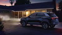 Hyundai Creta 2024 versi India ditawarkan dalam 28 varian dan harga. Paling murah adalah varian 1.5 l MPi Petrol 6-Speed Manual-E yang dijual 1.099.900 rupee atau setara Rp 206 juta. Kemudian yang paling mahal varian 1.5 l U2 CRDi  Diesel 6-Speed Automatic-DSL SX(O) DT dengan harga 2.014.900 rupee atau setara Rp 379 juta. Foto: Dok. Hyundai India