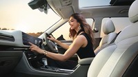 Satu-satunya perubahan besar di Hyundai Creta 2024 adalah penggunaan mesin bensin turbo 1,5 liter terbaru yang bisa menghasilkan tenaga hingga 160 dk. Mesin tersebut menggantikan mesin turbo sebelumnya yang hanya menghasilkan tenaga 140 dk. Adapun pilihan mesin lain masih tetap tersedia, seperti mesin bensin 1,5 liter non turbo dan mesin diesel, dengan pilihan gearbox masing-masing, manual dan otomatis. Foto: Dok. Hyundai India