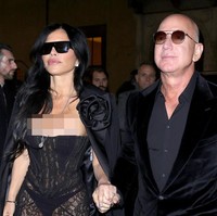 Lauren Sanchez dan Jeff Bezos kembali eksis di Milan dan tampil mesra bergandengan tangan saat menghadiri acara after party Dolce & Gabbana yang digelar Sabtu (13/1/2024) malam. Foto: Robino Salvatore/GC Images