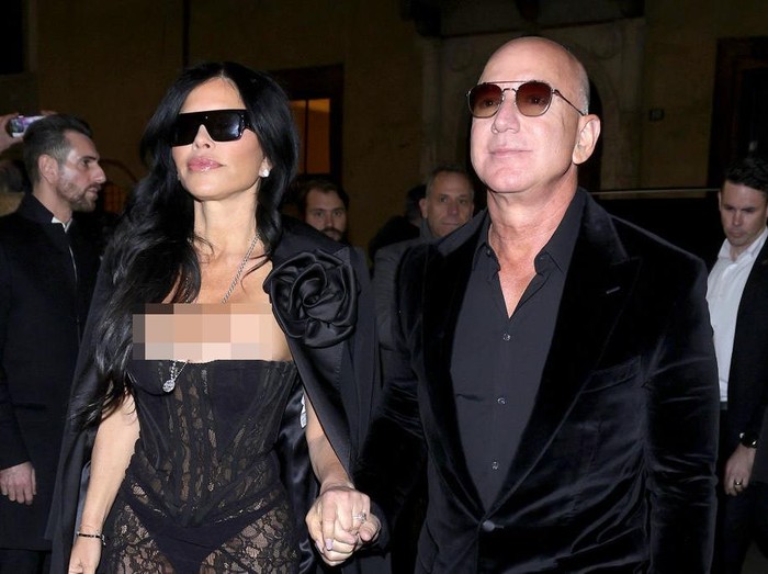 MILAN, ITALY - JANUARY 13: Jeff Bezos and wife Lauren Sanchez are seen during the Milan Fashion Week - Menswear Fall/Winter 2024-2025 on January 13, 2024 in Milan, Italy. (Photo by Robino Salvatore/GC Images)
