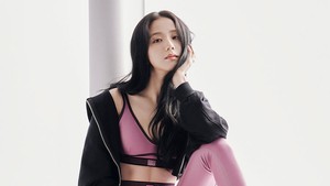 Selain proyek musik dan akting, BLISSOO juga tentunya akan handle proyek dari brand yang memasang Jisoo BLACKPINK sebagai bintangnya. (Foto: dok. Alo Yoga)