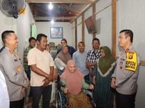 Kapolda Jambi Jenguk Ibu Hamil Kena Peluru Nyasar Penangkapan Kurir Sabu