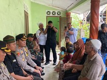 Melayat ke Rumah Remaja Tewas Diduga Tertembak di Belawan, Kapolres Minta Maaf