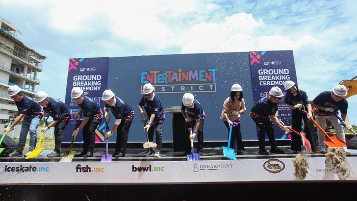 Kawasan Hiburan Urban Keluarga Pertama di Indonesia Segera Hadir di PIK 2 Entertainment District akan segera hadir di Pantai Indah Kapuk (PIK) 2, Jakarta Utara. Ini adalah kawasan gaya hidup terbaru untuk keluarga. Groundbreaking Ceremony-nya berlangsung pada Kamis (18/1) dan dihadiri sejumlah pihak.