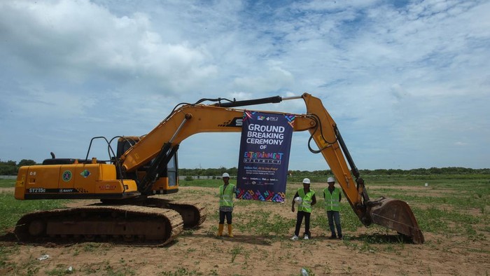 Kawasan Hiburan Urban Keluarga Pertama di Indonesia Segera Hadir di PIK 2 Entertainment District akan segera hadir di Pantai Indah Kapuk (PIK) 2, Jakarta Utara. Ini adalah kawasan gaya hidup terbaru untuk keluarga. Groundbreaking Ceremony-nya berlangsung pada Kamis (18/1) dan dihadiri sejumlah pihak.