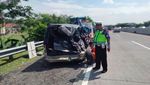 Kecelakaan Bus Harapan Jaya Tabrak Mobil Pecah Ban di Tol Sumo KM 718