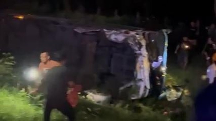 Kecelakaan bus rombongan SMAN 1 Sidoarjo di Ngawi.