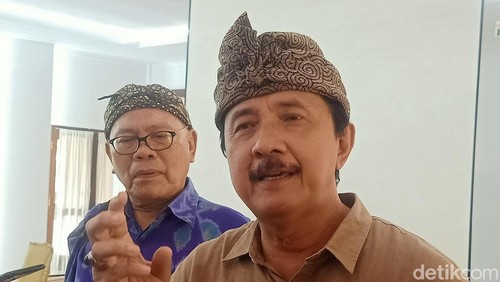 Direktur Lembaga Sertifikasi Profesi Pariwisata Akhyaruddin Yusuf dan Kepala Dinas Pariwisata Provinsi Bali Tjok Bagus Pemayun saat ditemui pada Kamis (18/1/2024).