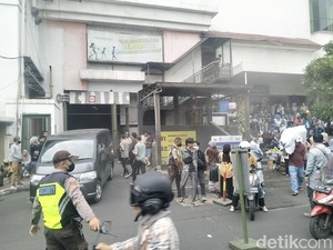 Jabar Hari Ini: Panel Listrik Pasar Baru Bandung Meledak