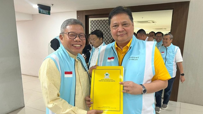 Ketua DPD I Golkar Parepare Taufan Pawe bersama Ketum Golkar Airlangga.
