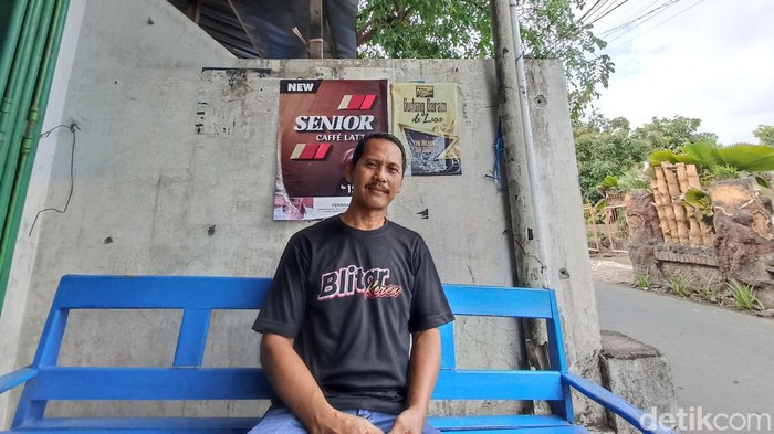 Ketua RT 4, RW 4, Kelurahan Blitar, Kecamatan Sukorejo, Kota Blitar, Puhari.