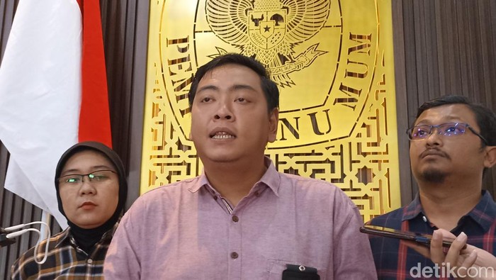 Komisioner KPU Kota Blitar Divisi Sosialisasi, Pendidikan Pemilih, Partisipasi Masyarakat, dan SDM Rangga Bisma Aditya.