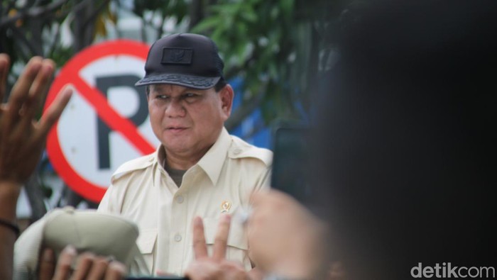 Kunjungan kerja Menhan Prabowo Subianto di Lapangan Kridosono, Kabupaten Blora, Kamis (18/1/2024).