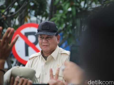 Kunjungan kerja Menhan Prabowo Subianto di Lapangan Kridosono, Kabupaten Blora, Kamis (18/1/2024).