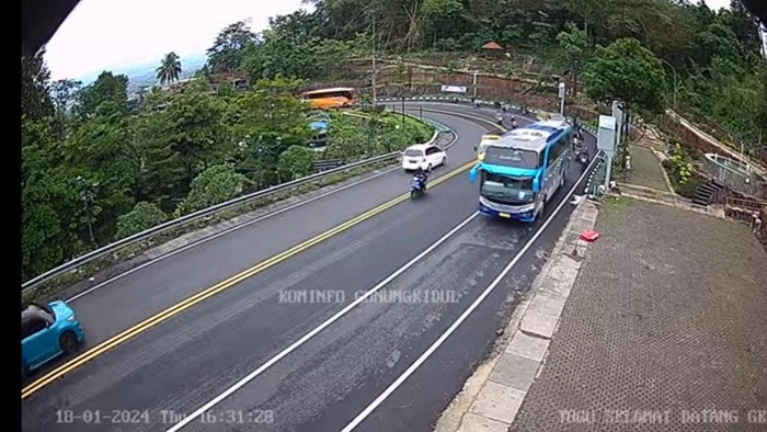 Tangkapan layar CCTV Diskominfo Gunungkidul memperlihatkan kondisi lalu lintas jalan Jogja-Wonosari Kamis (18/1/2024) pukul 16.31 WIB.