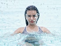 6 Potret Laurencia Monica Hobi Basah-basahan