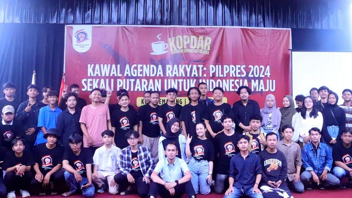 Mahasiswa di Kota Semarang Dukung Gerakan Pilpres 2024 Satu Putaran Ratusan aktivis mahasiswa dari berbagai kampus dan organisasi di Provinsi Jawa Tengah hadir dalam kegiatan Kopi Darat Formasi Indonesia Moeda (FIM) di Semarang, Jawa Tengah.