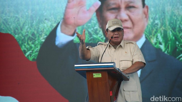 Menteri Pertahanan (menhan) Prabowo Subianto di Lapangan Kridosono, Kabupaten Blora, Kamis (18/1/2024).