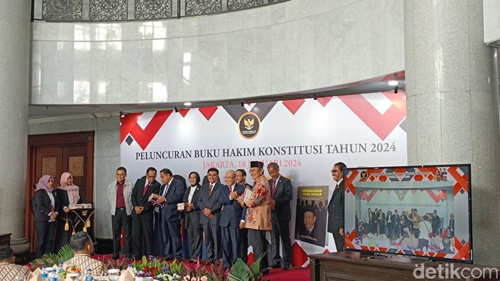 MK menggelar acara peluncuran buku