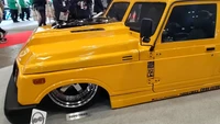 Biasanya Suzuki Jimny tampil gagah dengan ground clearance tinggi, tapi kali ini malah dibikin ceper. Foto: Tokyo Auto Salon