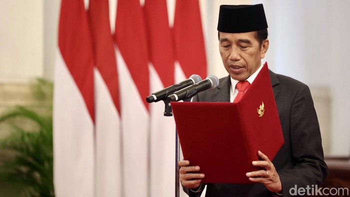 Presiden Joko Widodo (Jokowi) melantik anggota Komisi Pengawas Persaingan Usaha (KPPU) untuk masa jabatan 2024-2029 di Istana Negara, Jakarta Pusat, Kamis (18/1/2024).