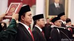 Jokowi Lantik Sembilan Anggota KPPU di Istana
