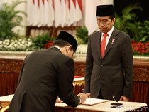 Jokowi Lantik Sembilan Anggota KPPU di Istana
