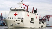 Konflik antara Militer Israel dan Hamas masih memanas di Gaza. Jumlah korban tewas di Gaza hingga kini tembus 24 ribu orang. Sejumlah negara pun berupaya mengirimkan bantuan untuk korban di Gaza, termasuk Indonesia. Indonesia mengirimkan bantuan kemanusiaan menggunakan Kapal Rumah Sakit KRI dr. Radjiman Wedyodiningrat-992. (Pradita Utama/detikcom)