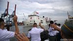 Momen Prabowo Lepas KRI dr Radjiman Kirim Bantuan ke Gaza