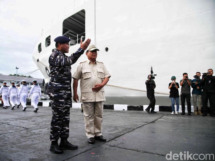 Momen Prabowo Lepas KRI dr Radjiman Kirim Bantuan ke Gaza