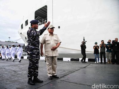 Momen Prabowo Lepas KRI dr Radjiman Kirim Bantuan ke Gaza