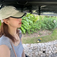 ONCE (sebutan penggemar TWICE) menyebut Nayeon sudah cocok menjadi warga lokal dan membuat KTP. Sementara yang lain menyorot harga penginapan mewah Nayeon di Raffles Bali per malam. Foto: dok. Instagram @nayeonyny
