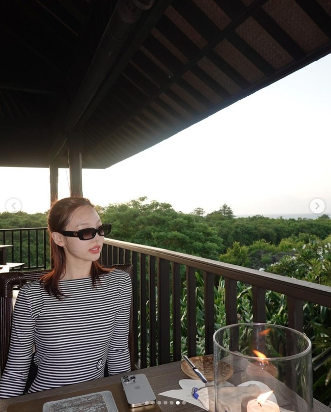 “satset tiba tiba udah di bali aja” “mbak nay ga sekalian bikin ktp aja?” “Hotelnya average price 21 juta an 😊” “Gue gak kaget kalo Nayeon beli kavling di gading serpong,” komentar sejumlah penggemar di Twitter. Foto: dok. Instagram @nayeonyny