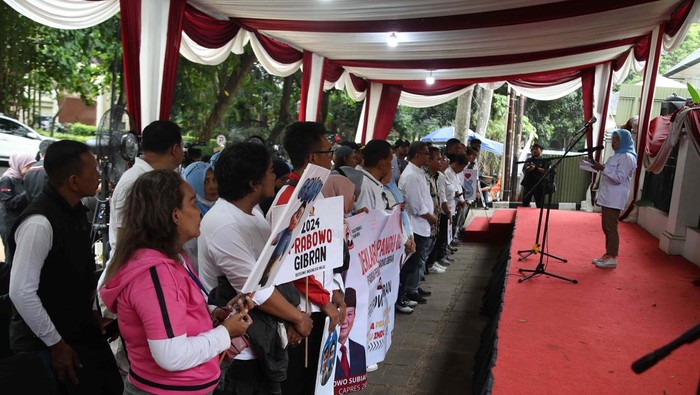 Pandu 02 Dukung Prabowo-Gibran Relawan Pandu 02 menyatakan dukungan untuk Prabowo Subianto-Gibran Rakabuming Raka. Deklarasi dilakukan di Jakarta, Kamis (18/1/2024).