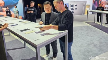 TM Roh, President and Head of Mobile eXperience Business Samsung Electronics mengunjungi tempat media dan mitra bisa menjajal Galaxy S24. Foto: Adi Fida Rahman/detikinet