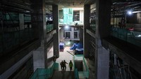 Proyek MRT fase 2A tersebut dibagi menjadi dua segmen, yaitu segmen satu Bundaran HI-Harmoni yang ditargetkan selesai pada 2027 dan segmen dua Harmoni-Kota yang ditargetkan selesai pada 2029.  