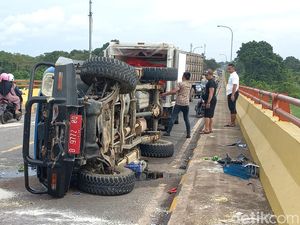 Kronologi Mobil Bawa Bantuan Korban Banjir Terguling di Jembatan Auduri 2 Jambi