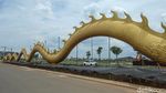 Penampakan Naga Emas Raksasa Sepanjang 153 Meter di PIK 2