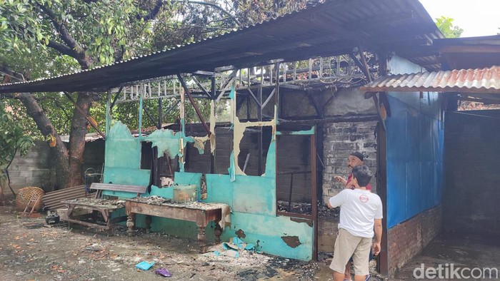 Penampakan rumah yang terbakar di Kelurahan Kalibanteng Kulon, Semarang, Kamis (18/1/2024).