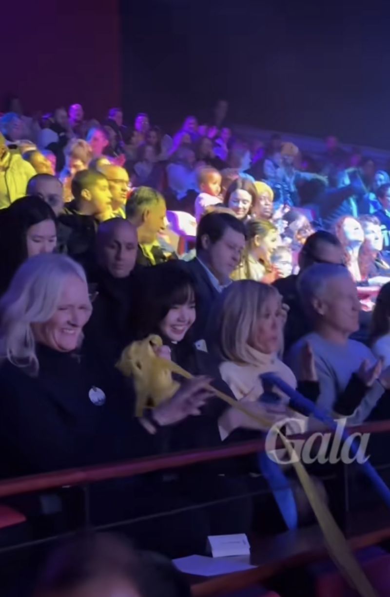 Penampilan terbaru Lisa BLACKPINK di Paris