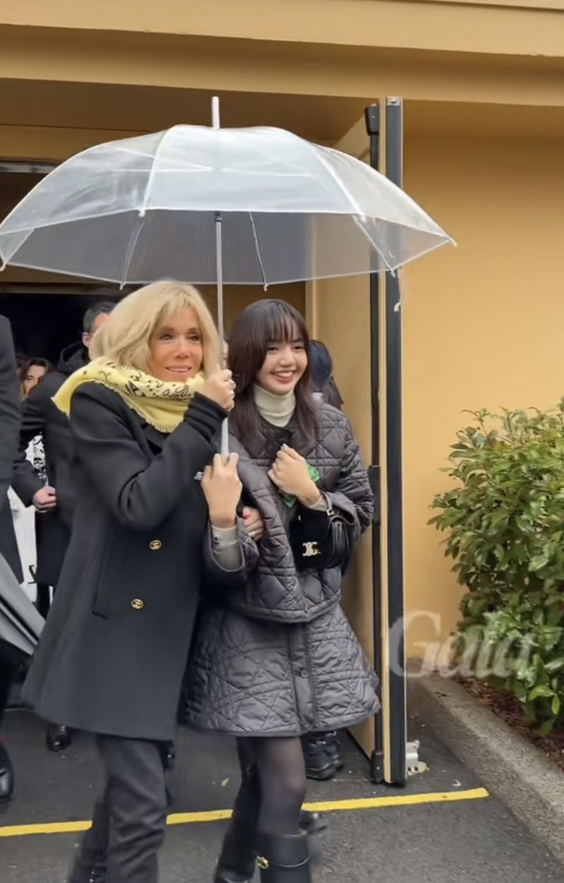 Penampilan terbaru Lisa BLACKPINK di Paris