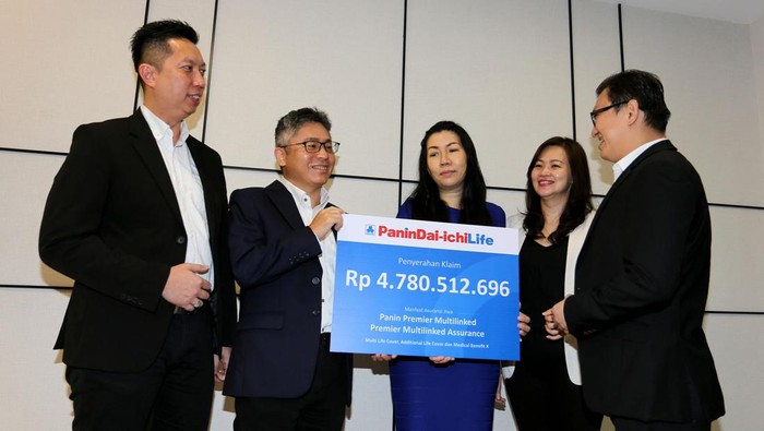 Panin Dai-ichi Life mencairkan klaim manfaat dari produk asuransi jiwa unggulan PAYDI yang dijual melalui jalur keagenan hingga Rp 4,7 Miliar untuk nasabah.