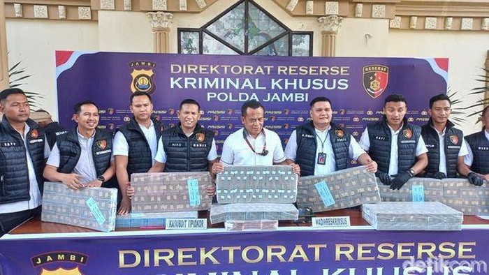 Polda Jambi saat ungkap kasus korupsi PT Pelindo Regional II Jambi.