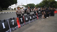 Mereka menyoroti narasi isu pelanggaran HAM yang muncul lima tahun sekali saat pemilihan presiden merupakan bentuk penyebaran disinformasi serta mendiskreditkan perjuangan korban, keluarga korban, pegiat HAM serta publik yang selama puluhan tahun menuntut keadilan.  