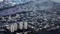 Tidak hanya permukiman, gedung-gedung juga terlihat menjulang tinggi.  