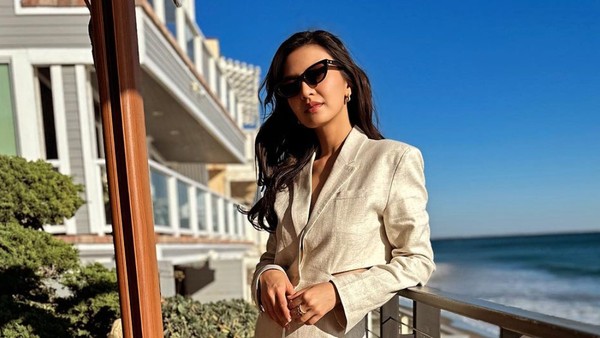 8 Foto Raline Shah Kondangan ke Malibu, Penampilan Bak Sosialita Curi Atensi