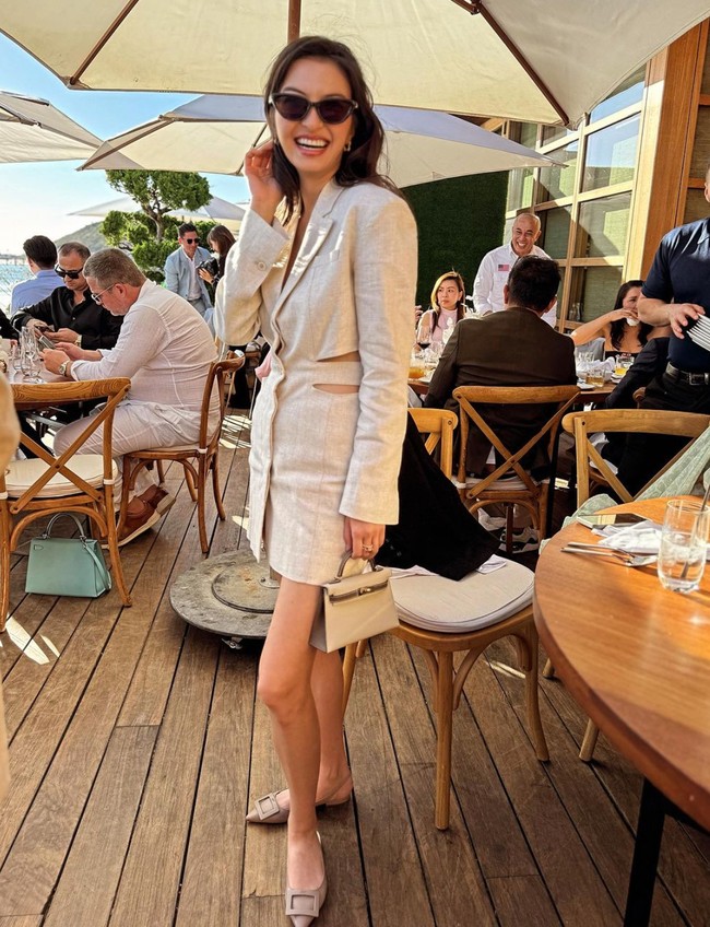 Raline Shah memang diketahui memiliki banyak kenalan dari berbagai negara. Baru-baru ini ia terlihat menghadiri pernikahan salah satu kerabatnya di Malibu, California. Foto-foto keseruannya pun dibagikan Raline ke akun Instagram pribadinya. Foto: Instagram/@ralineshah