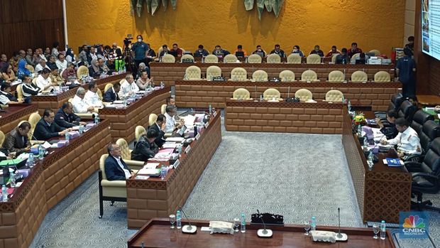 Rapat Kerja (Raker) Kementrian Perhubungan bersama Komisi V DPR RI, Kamis (18/1/2024). (CNBC Indonesia/Martyasari Rizky)