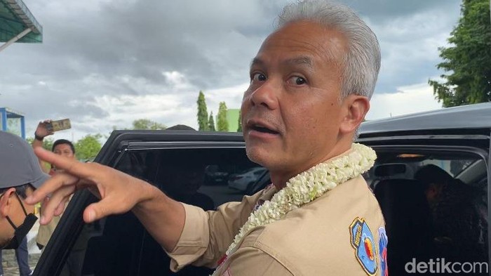 Reaksi Ganjar Pranowo saat balihonya dicoret ndasmu