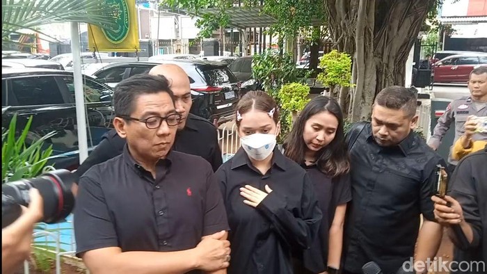 Rebecca Klopper hadiri sidang vonis pelaku penyebaran vido syur mirip dirinya.